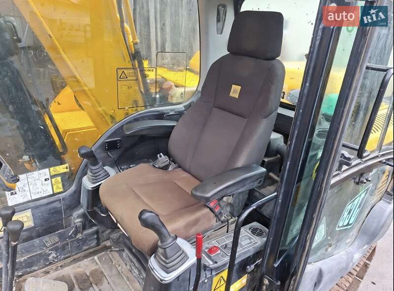 Гусеничный экскаватор JCB JS 130 2013 в Львове