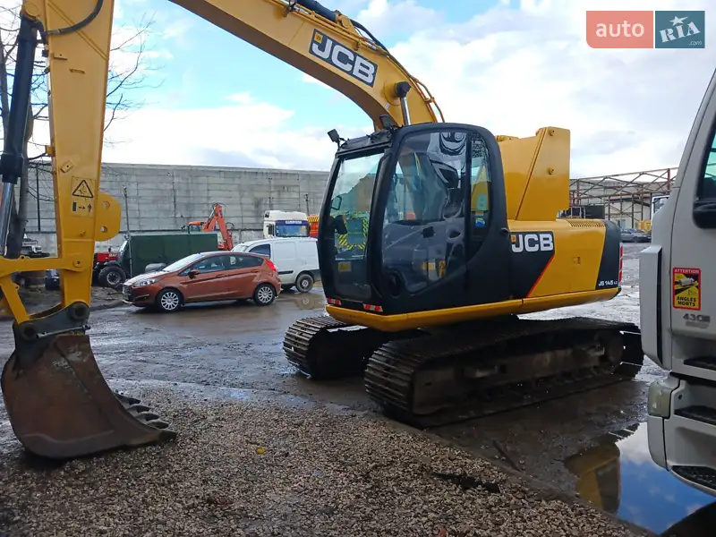 Гусеничный экскаватор JCB JS 145 2010 в 