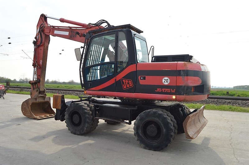 Колесный экскаватор JCB JS 175 2003 в Львове