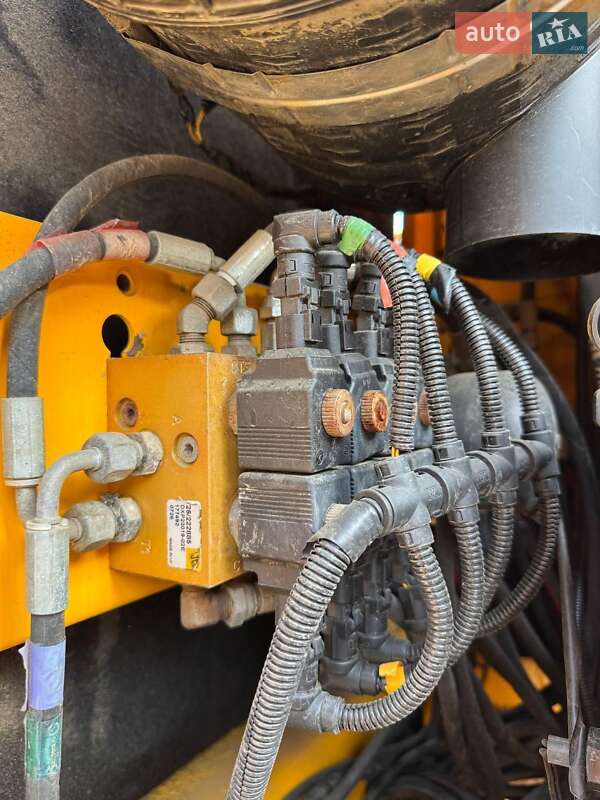 Колесный экскаватор JCB JS 175 2007 в Черновцах