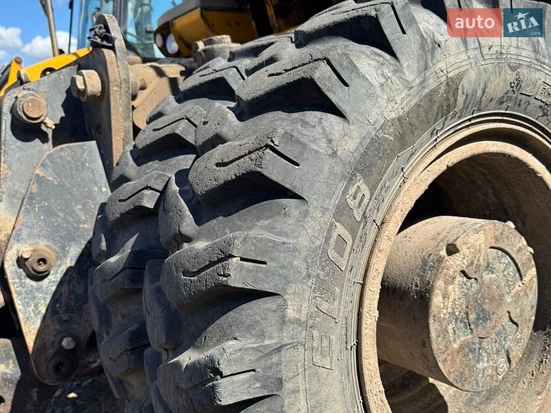 Колесный экскаватор JCB JS 175 2008 в Ровно