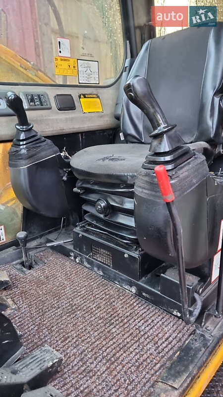 Колесный экскаватор JCB JS 200 2005 в Беляевке