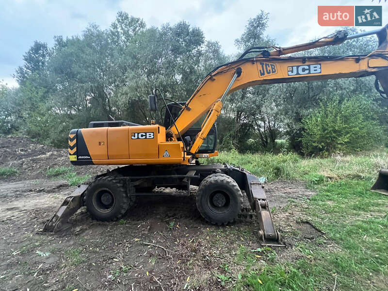Колесный экскаватор JCB JS 200 2005 в Беляевке