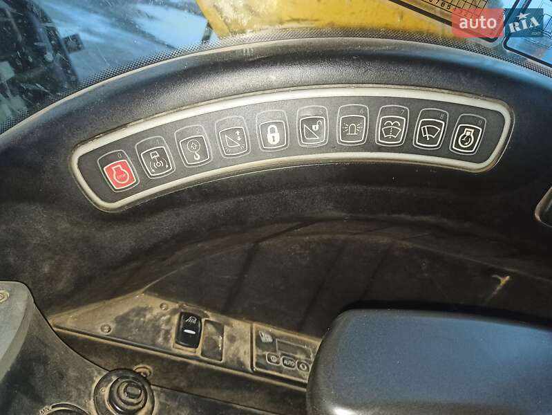 Гусеничний екскаватор JCB JS 200 2012 в Рокосове