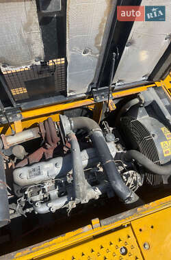 Гусеничный экскаватор JCB JS 200 2007 в 
