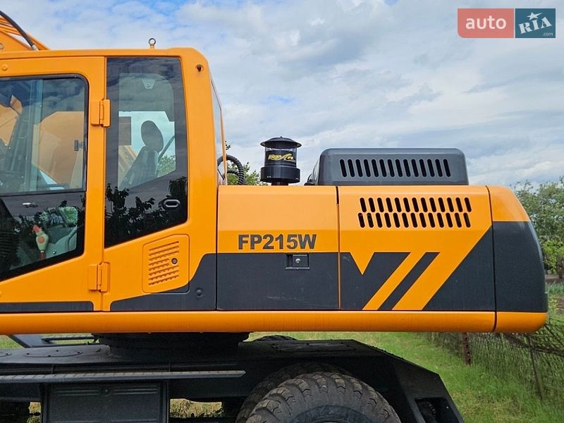 Колісний екскаватор JCB JS 200 2021 в Жовтих Водах