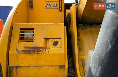 Гусеничный экскаватор JCB JS 210 2012 в 