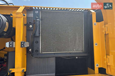 Гусеничный экскаватор JCB JS 210 2013 в 