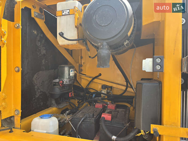 Гусеничный экскаватор JCB JS 210 2013 в Львове