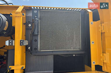 Гусеничный экскаватор JCB JS 210 2013 в Львове