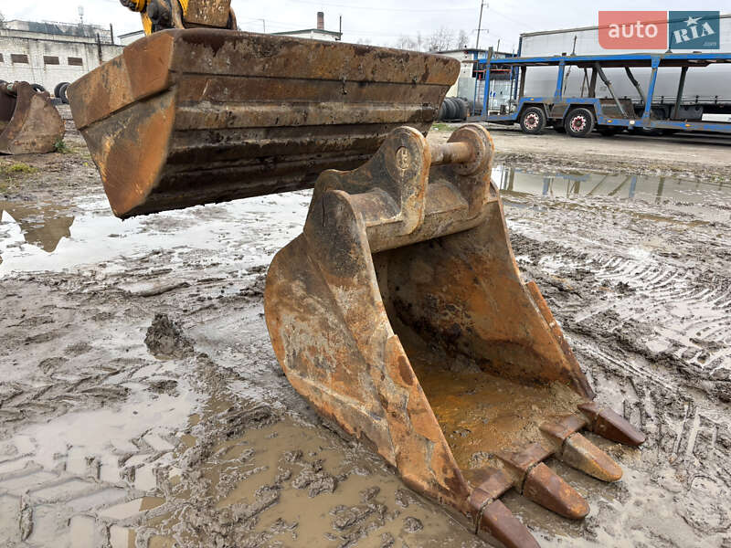 Гусеничный экскаватор JCB JS 220 2012 в Львове