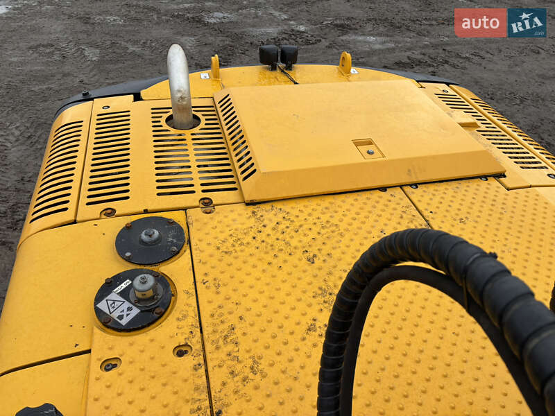 Гусеничный экскаватор JCB JS 220 2012 в Львове