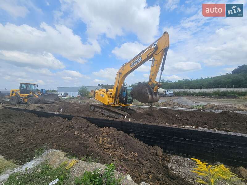 Экскаватор погрузчик JCB JS 220 2019 в Староконстантинове