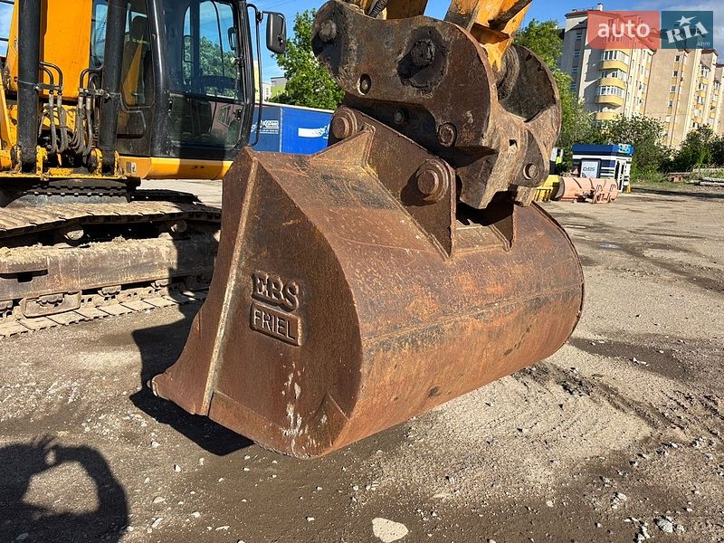 Гусеничный экскаватор JCB JS 220 2012 в Львове
