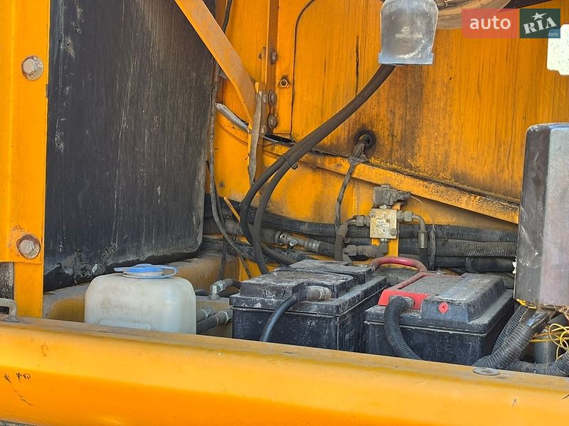 Гусеничный экскаватор JCB JS 220 2012 в Львове