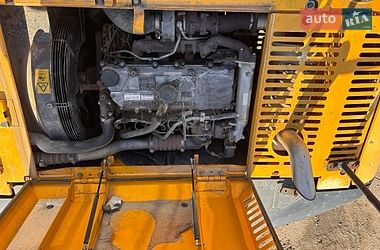 Гусеничный экскаватор JCB JS 220 2012 в Львове