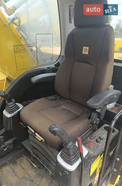 Гусеничный экскаватор JCB JS 220LC 2015 в 