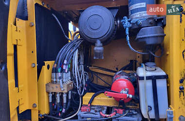 Гусеничний екскаватор JCB JS 220LC 2006 в 