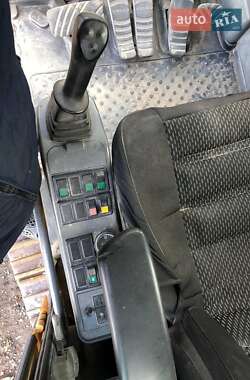 Гусеничный экскаватор JCB JS 220LC 2007 в 