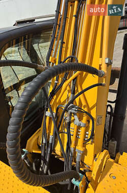 Гусеничный экскаватор JCB JS 220LC 2012 в 