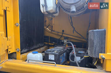 Гусеничний екскаватор JCB JS 220LC 2012 в 