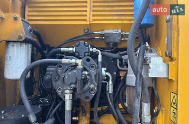Гусеничний екскаватор JCB JS 220LC 2012 в 