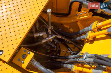 Гусеничний екскаватор JCB JS 220LC 2018 в 