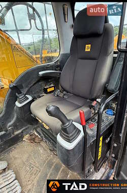 Гусеничний екскаватор JCB JS 220LC 2016 в 