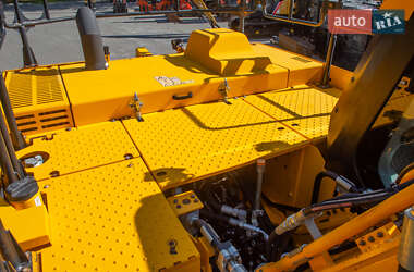 Гусеничный экскаватор JCB JS 220LC 2021 в 