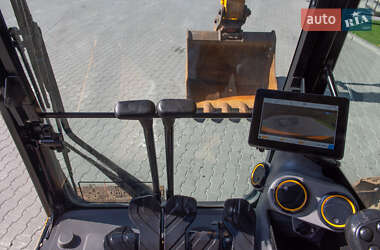 Гусеничный экскаватор JCB JS 220LC 2021 в 