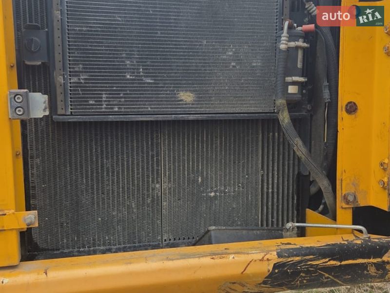 Гусеничный экскаватор JCB JS 220LC 2011 в Львове