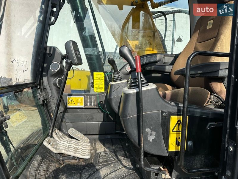 Гусеничный экскаватор JCB JS 220LC 2013 в Львове