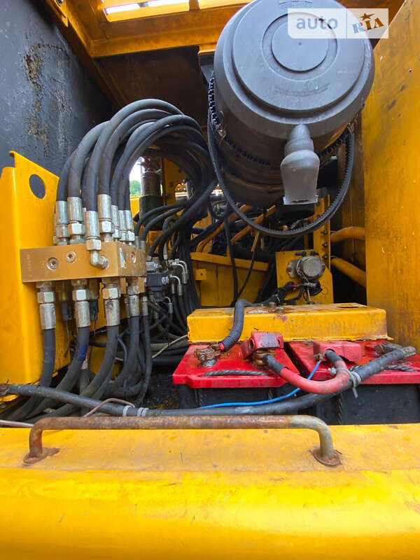 Экскаватор погрузчик JCB JS 240 2005 в Тячеве