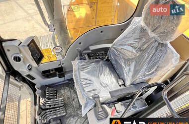 Гусеничный экскаватор JCB JS 240 2024 в 