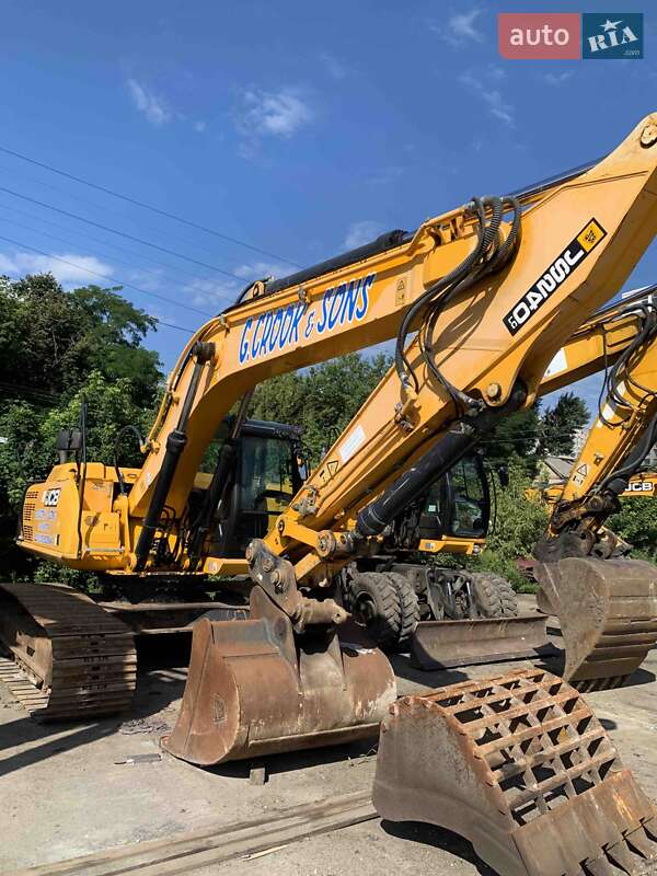 Гусеничный экскаватор JCB JS 240 2015 в 