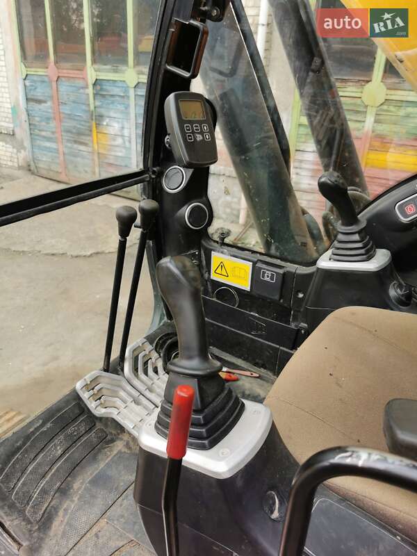 Гусеничний екскаватор JCB JS 290 2011 в Києві