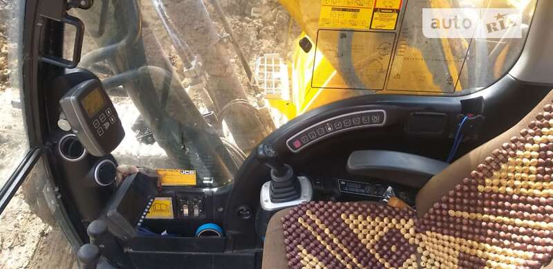 Гусеничный экскаватор JCB JS 360 2011 в Калуше