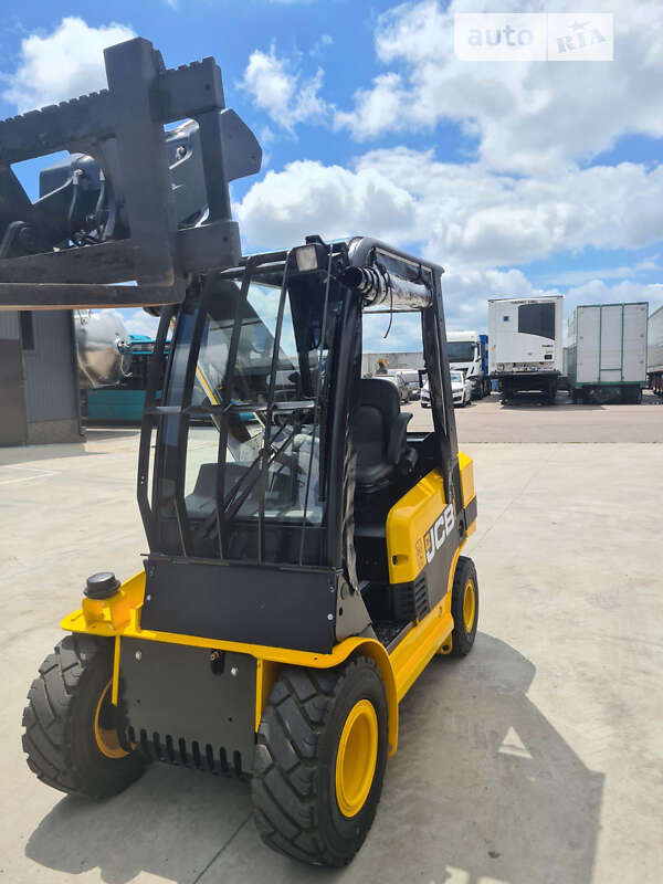 Телескопічні навантажувачі JCB TLT 2005 в Рівному