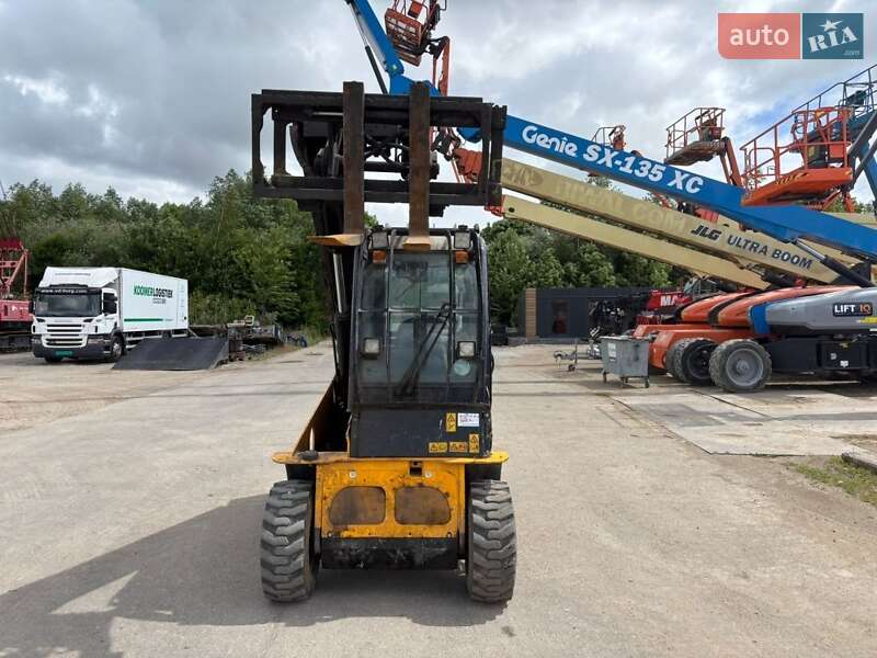 Телескопічні навантажувачі JCB TLT 2011 в Києві