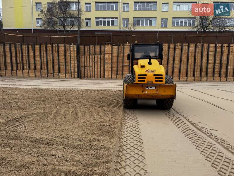 Каток грунтовый JCB Vibromax 115 2011 в Киеве