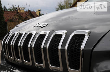 Внедорожник / Кроссовер Jeep Cherokee 2015 в Ровно