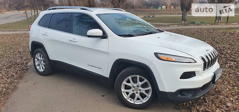 Позашляховик / Кросовер Jeep Cherokee 2015 в 