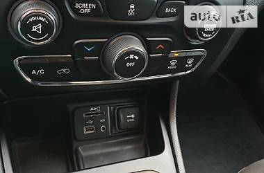Позашляховик / Кросовер Jeep Cherokee 2015 в 