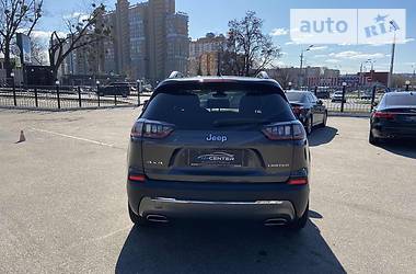 Позашляховик / Кросовер Jeep Cherokee 2019 в 