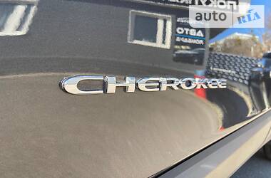 Позашляховик / Кросовер Jeep Cherokee 2019 в 