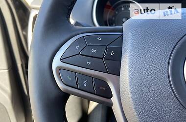 Позашляховик / Кросовер Jeep Cherokee 2019 в 