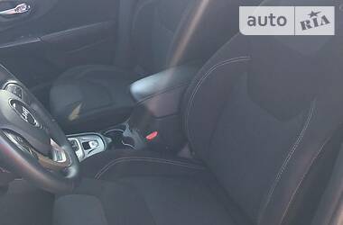Позашляховик / Кросовер Jeep Cherokee 2015 в 