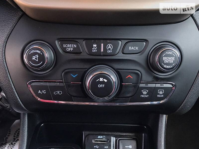 Позашляховик / Кросовер Jeep Cherokee 2015 в Львові