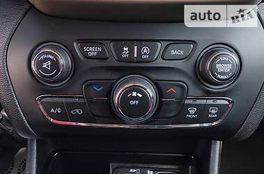 Позашляховик / Кросовер Jeep Cherokee 2015 в 