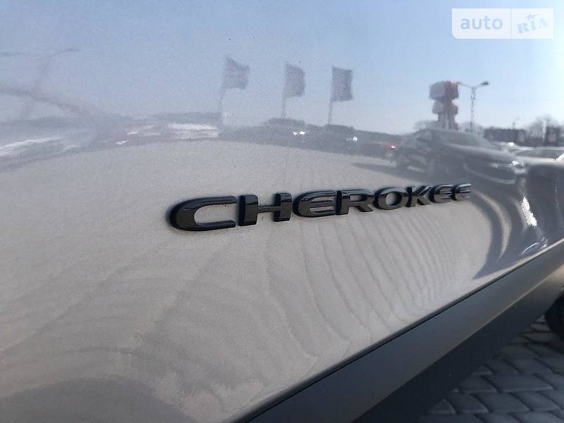 Позашляховик / Кросовер Jeep Cherokee 2015 в Львові